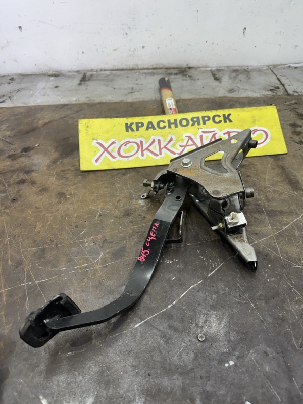 Педаль сцепления Toyota Corolla NZE121 1NZ-FE 09.2002 (б/у)