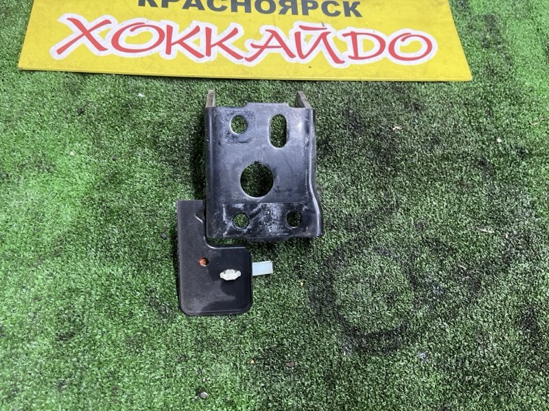 Кронштейн двигателя Toyota Esquire ZWR80G 2ZR-FXE 10.2014 передний (б/у)