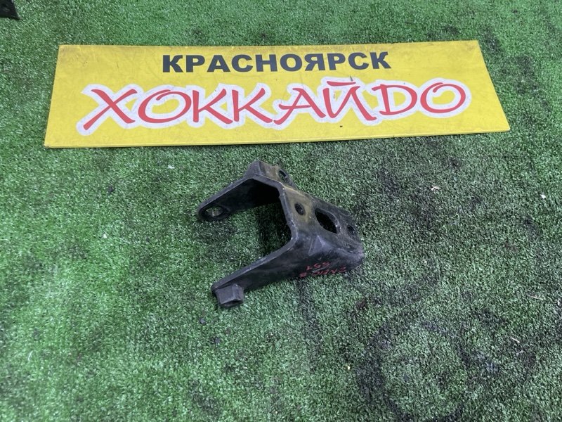 Кронштейн двигателя Toyota Wish ZNE10G 1ZZ-FE 09.2005 задний (б/у)