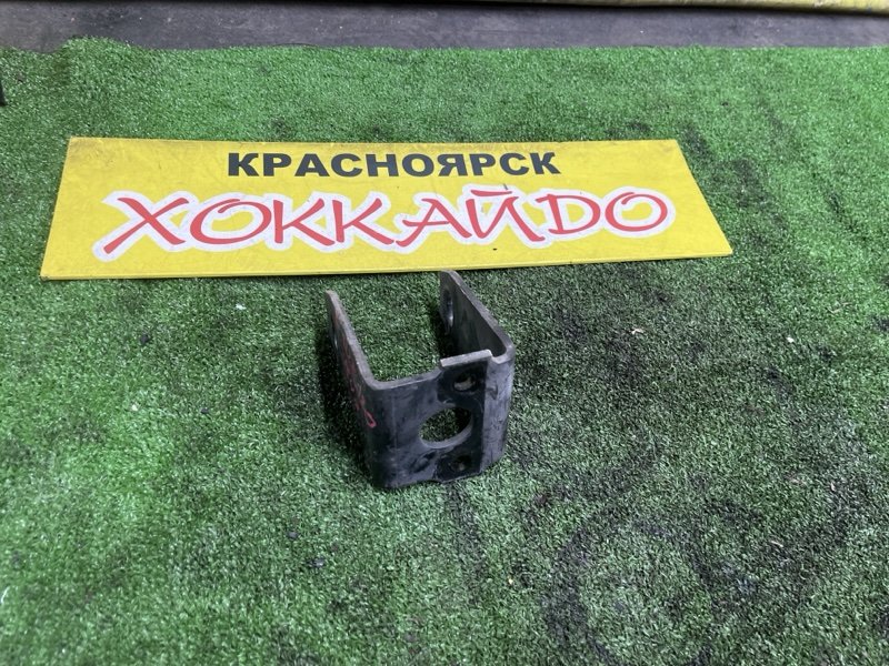 Кронштейн двигателя Toyota Corolla NZE120 2NZ-FE 08.2000 передний (б/у)
