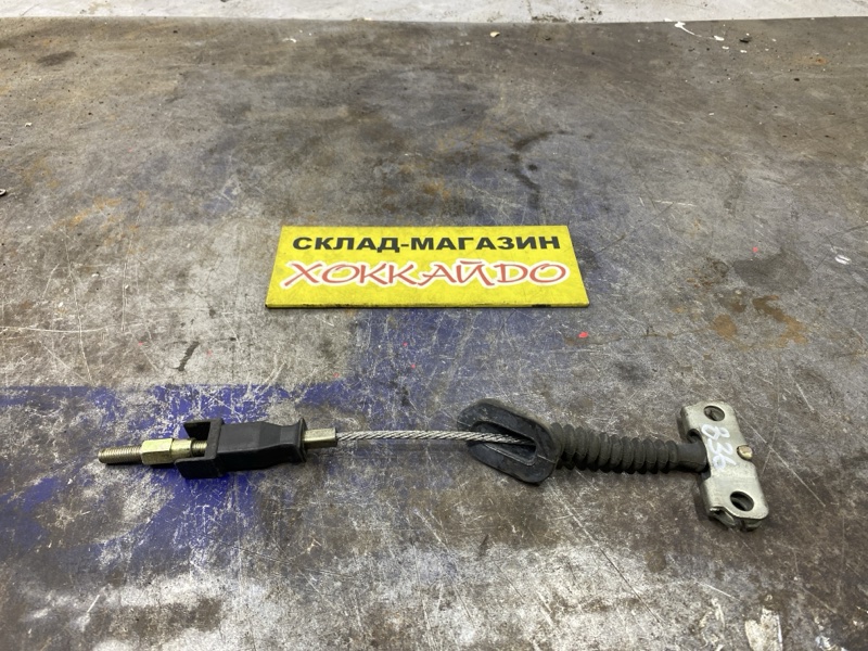 Трос ручника Toyota Corolla Spacio NZE121N 1NZ-FE 05.2001 задний (б/у)