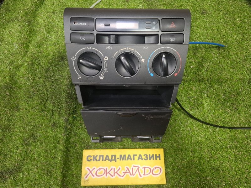 Блок управления климат-контролем Toyota Corolla Fielder NZE121G 1NZ-FE 09.2002 (б/у)