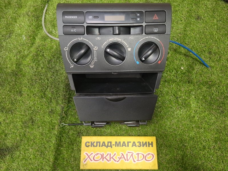 Блок управления климат-контролем Toyota Corolla NZE121 1NZ-FE 09.2002 (б/у)