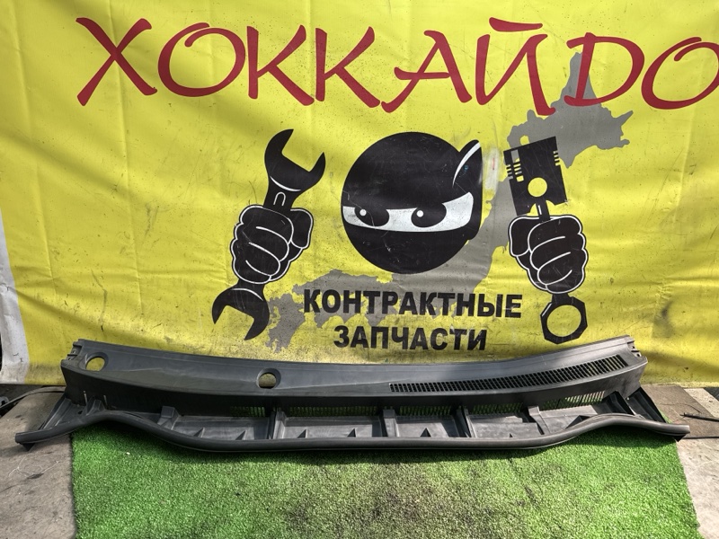 Решетка под лобовое стекло Toyota Wish ZGE20G 2ZR-FAE 03.2009 (б/у)