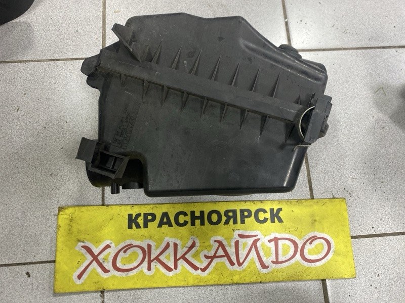 Корпус воздушного фильтра Toyota Wish ZNE10G 1ZZ-FE 09.2005 (б/у)