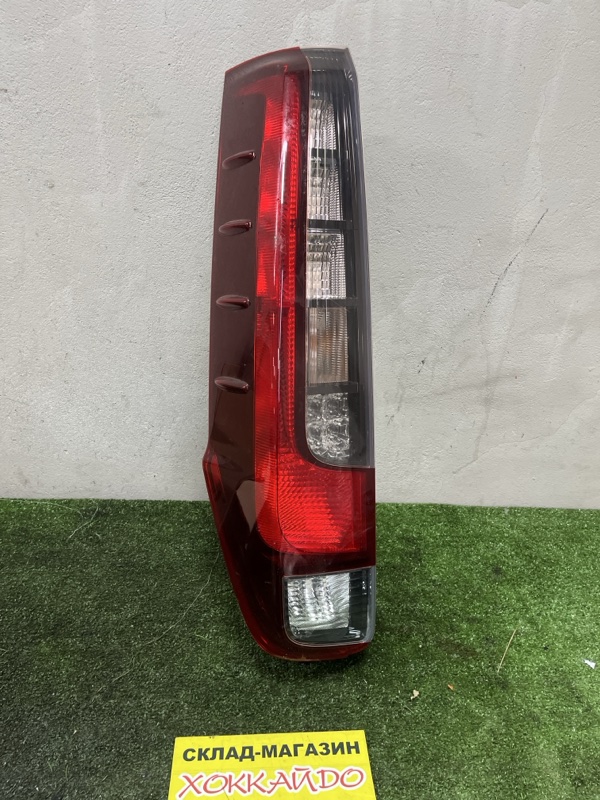 Фонарь стоп-сигнала Toyota Noah ZRR85W 3ZR-FAE 01.2014 задний левый (б/у)