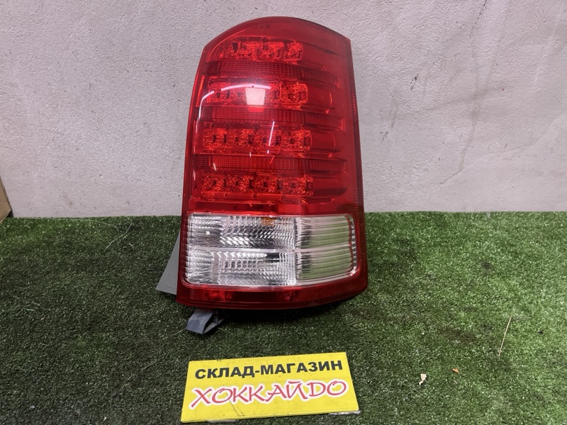 Фонарь стоп-сигнала Toyota Wish ANE10G 1AZ-FSE 09.2005 задний правый (б/у)