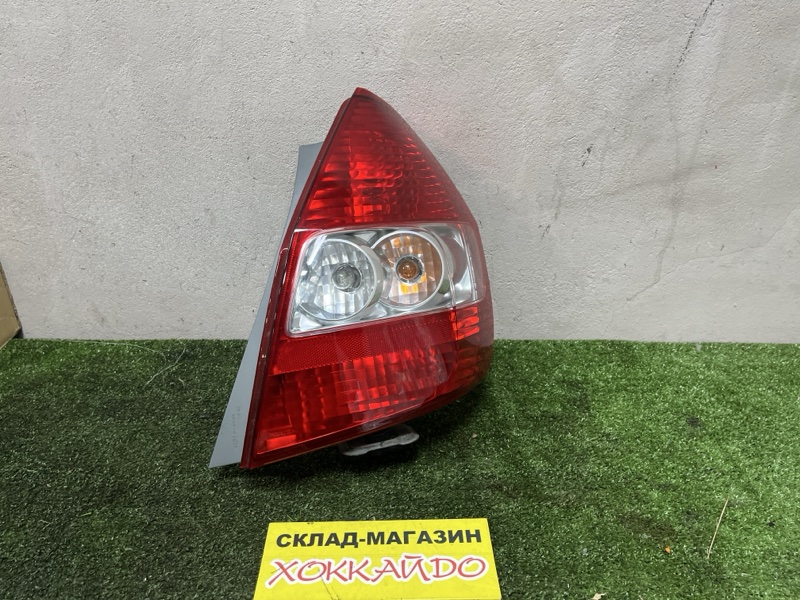 Фонарь стоп-сигнала Honda Fit GD1 L13A 2003 задний правый (б/у)