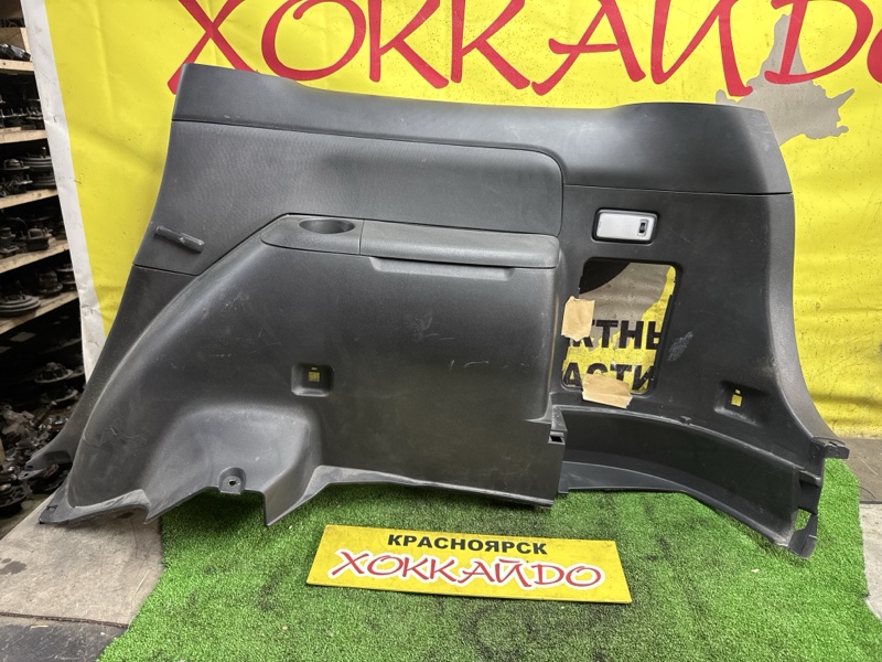 Обшивка багажника Toyota Wish ZNE10G 1ZZ-FE 09.2005 задняя правая (б/у)