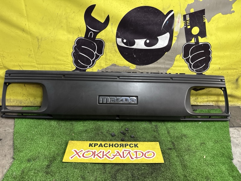 Решетка радиатора Mazda Bongo SS88V F8 04.1994 передняя (б/у)