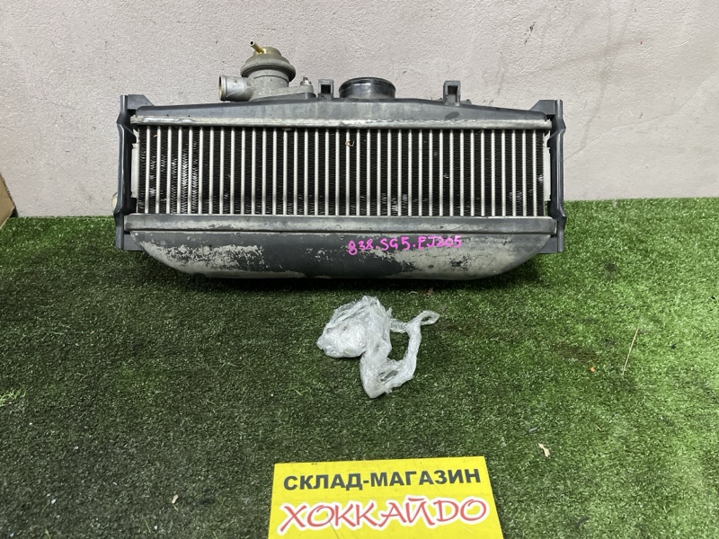 Радиатор интеркулера Subaru Forester SG5 EJ205 02.2002 (б/у)