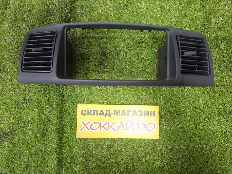 Рамка магнитофона Toyota Corolla Fielder NZE121G 1NZ-FE 09.2002 (б/у)