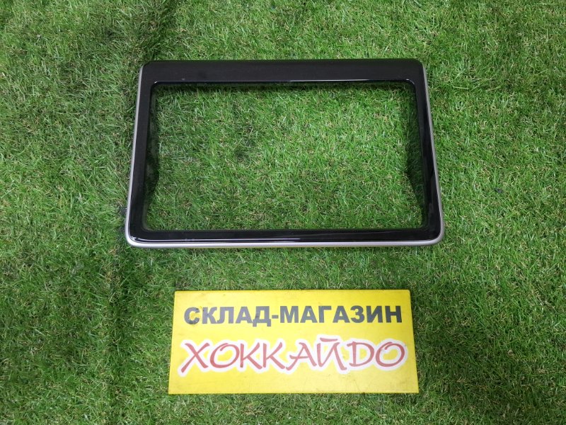 Рамка магнитофона Toyota Esquire ZWR80G 2ZR-FXE 10.2014 (б/у)