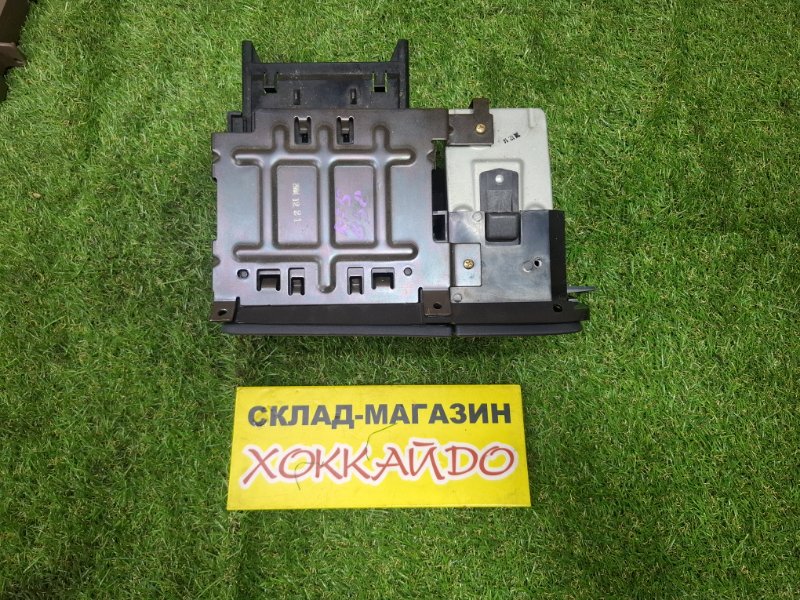 Подстаканник Honda Stepwgn RF5 K20A 06.2003 передний (б/у)