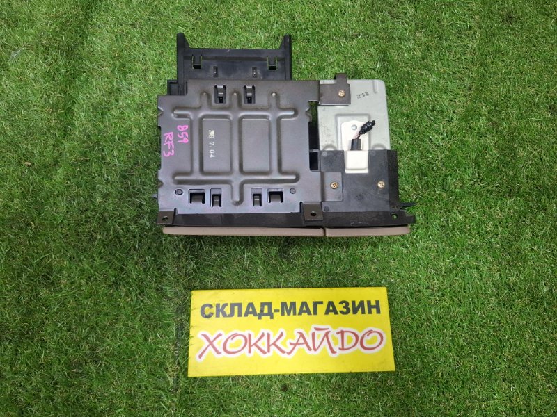 Подстаканник Honda Stepwgn RF3 K20A 04.2001 передний (б/у)