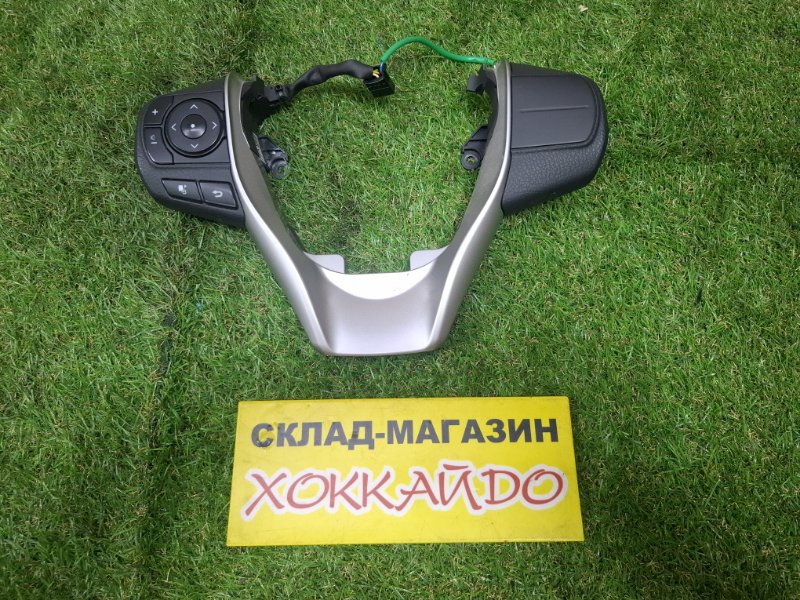 Блок кнопок руля Toyota Esquire ZWR80G 2ZR-FXE 10.2014 (б/у)