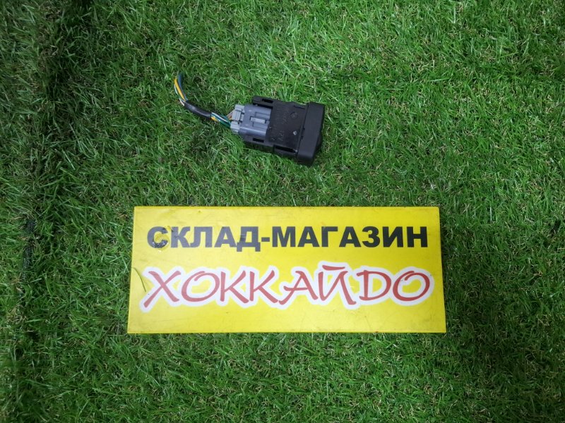 Кнопки в салон Toyota Wish ZNE10G 1ZZ-FE 09.2005 (б/у)