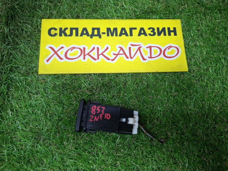 Кнопки в салон Toyota Wish ZNE10G 1ZZ-FE 09.2005 (б/у)