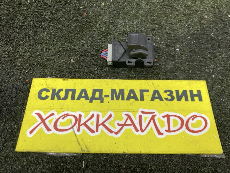 Кнопка стеклоподъемника Honda Stepwgn RF5 K20A 06.2003 передняя левая (б/у)