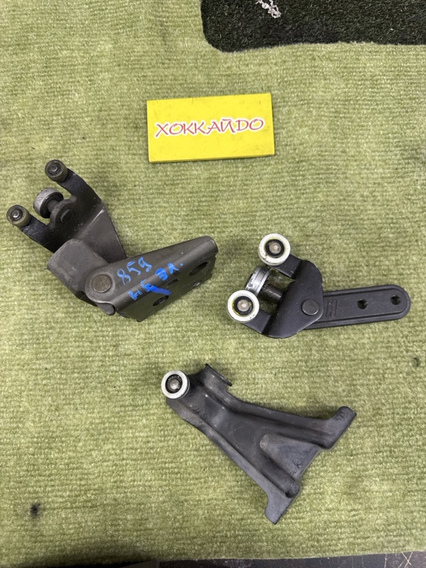 Ролик двери Honda Stepwgn RF3 K20A 04.2001 задний левый (б/у)