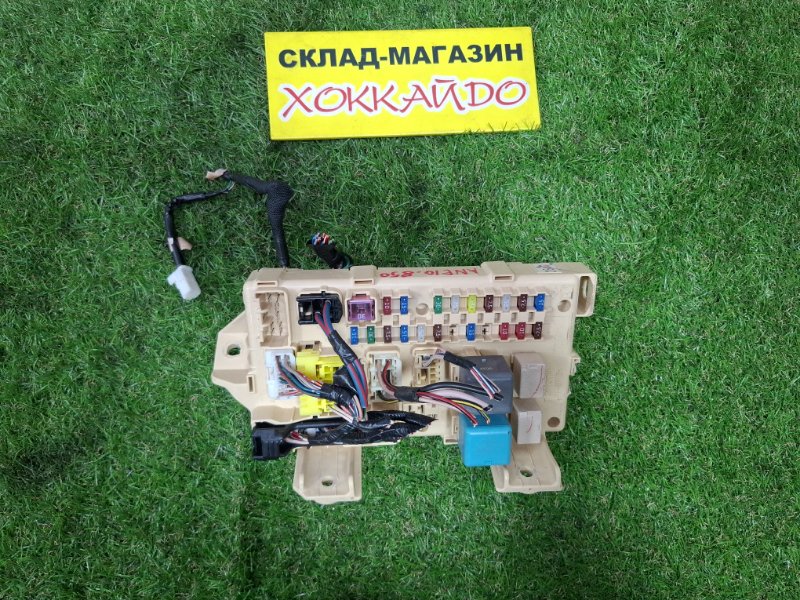 Блок предохранителей Toyota Wish ANE10G 1AZ-FSE 09.2005 (б/у)