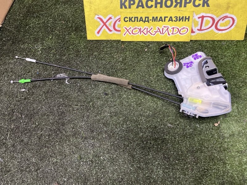 Замок дверной Toyota Esquire ZWR80G 2ZR-FXE 10.2014 передний правый (б/у)