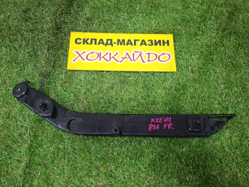 Клипса бампера Toyota Corolla Spacio NZE121N 1NZ-FE 05.2001 передняя правая (б/у)
