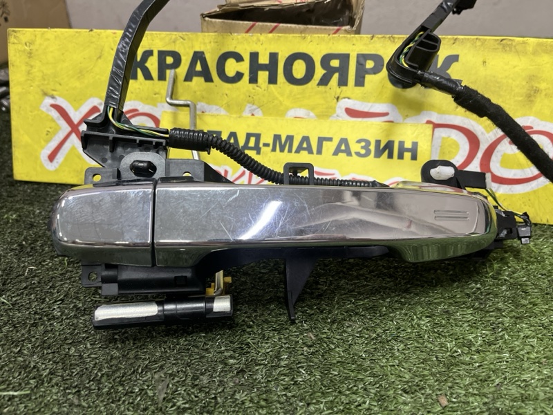 Ручка наружная Toyota Esquire ZWR80G 2ZR-FXE 10.2014 передняя левая (б/у)