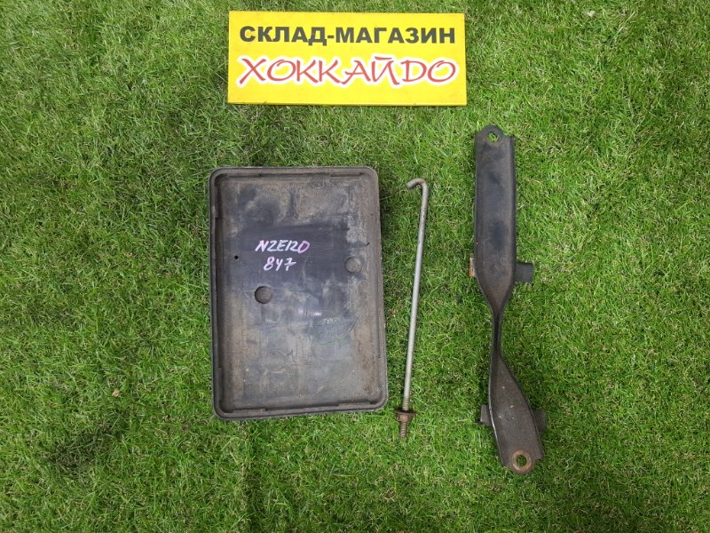 Крепление аккумулятора Toyota Corolla NZE120 2NZ-FE 08.2000 (б/у)