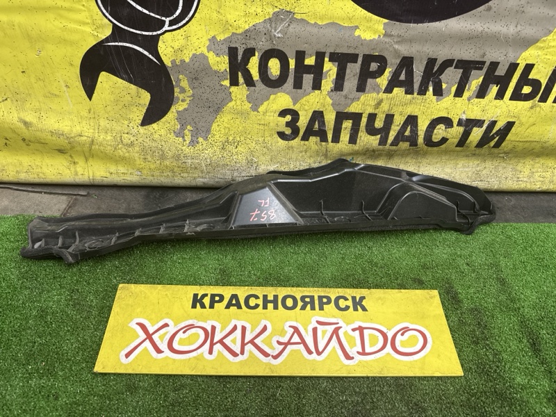 Накладка на крыло Toyota Esquire ZWR80G 2ZR-FXE 10.2014 передняя левая (б/у)
