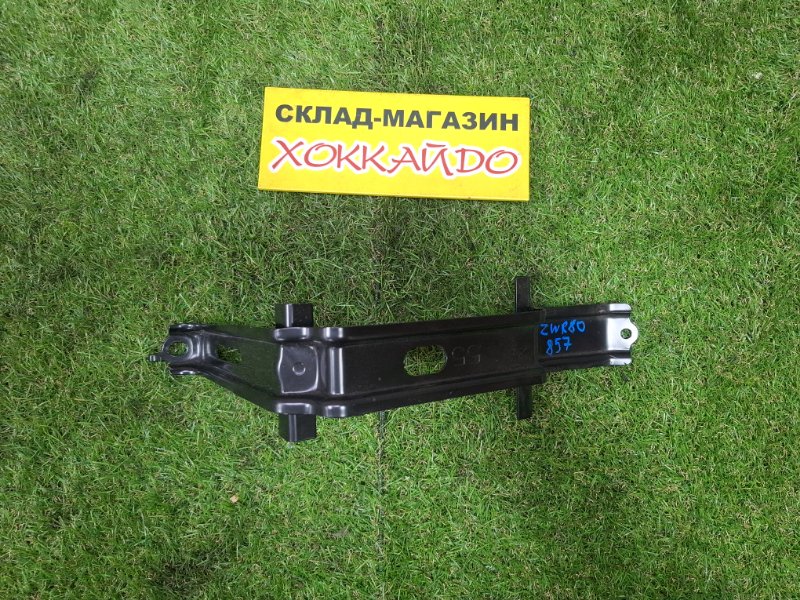 Крепление аккумулятора Toyota Esquire ZWR80G 2ZR-FXE 10.2014 (б/у)