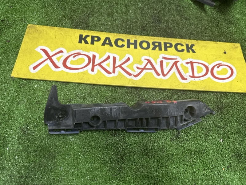 Клипса бампера Toyota Wish ANE10G 1AZ-FSE 09.2005 передняя правая (б/у)