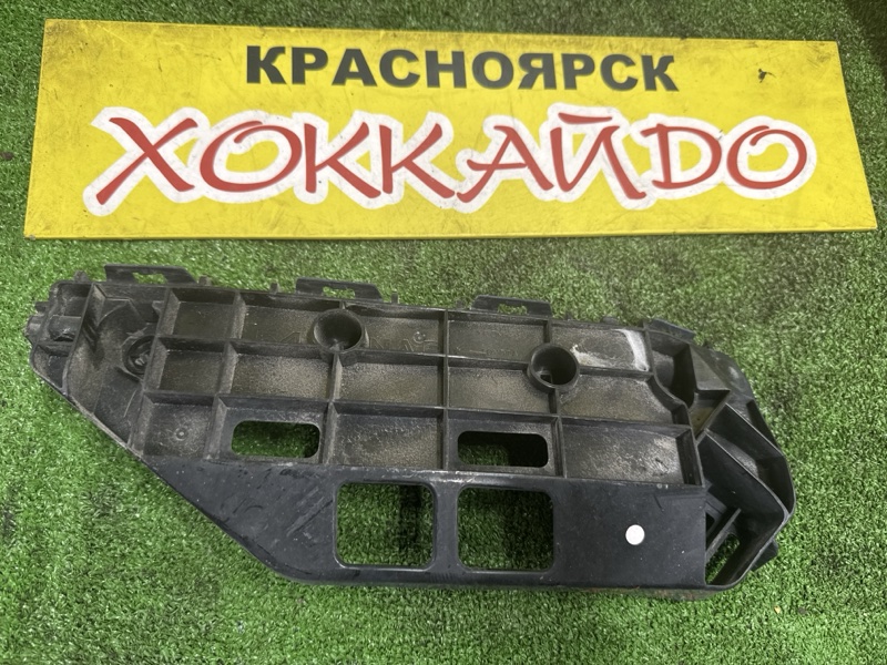 Клипса бампера Toyota Noah ZRR85W 3ZR-FAE 01.2014 передняя правая (б/у)