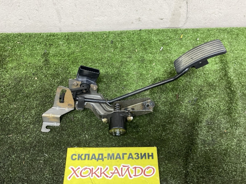 Педаль газа Mitsubishi Lancer Cedia CS2A 4G15 05.2000 (б/у)