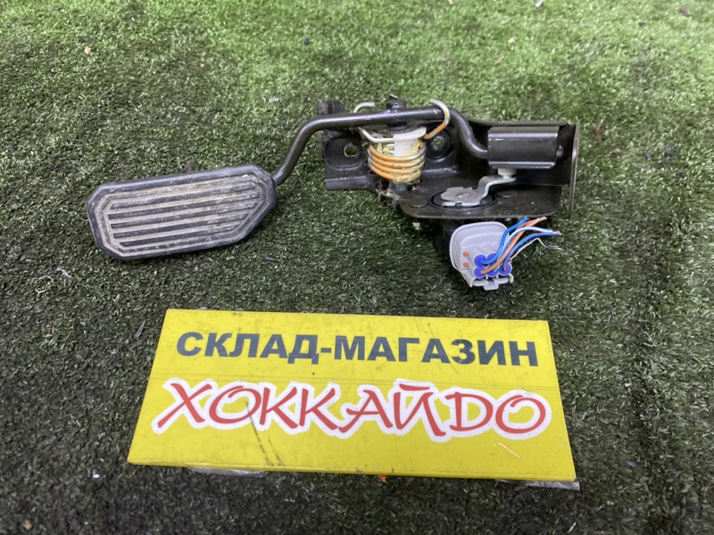 Педаль газа Toyota Wish ANE10G 1AZ-FSE 09.2005 (б/у)