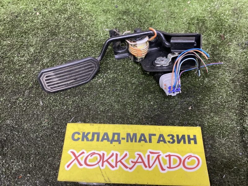 Педаль газа Toyota Wish ZNE10G 1ZZ-FE 09.2005 (б/у)