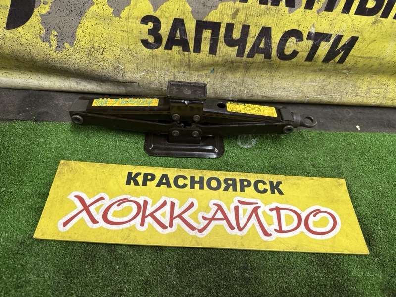 Домкрат Toyota Hiace Regius KCH46G 1KZ-TE 04.1997 (б/у)