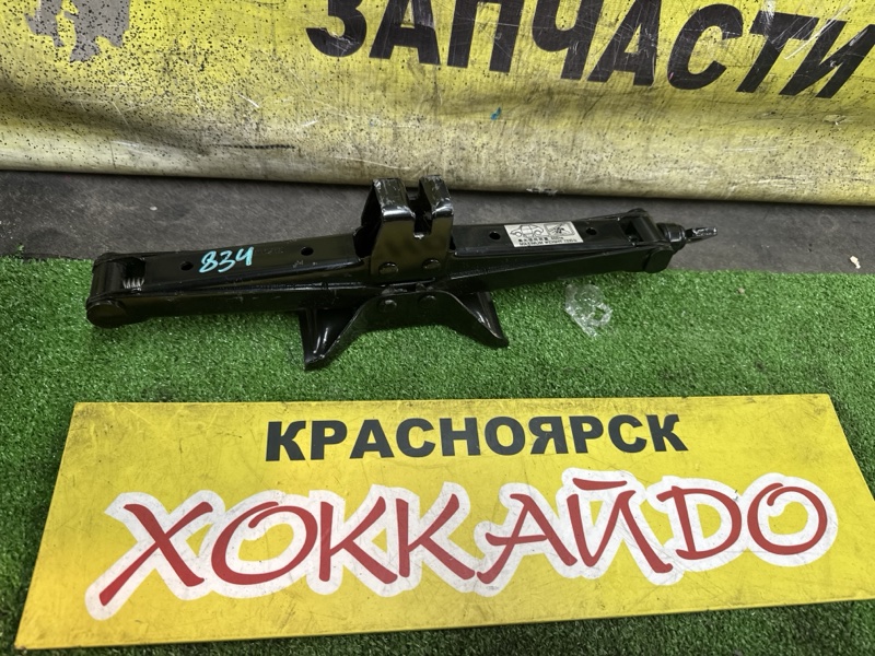 Домкрат Mitsubishi Lancer Cedia CS2A 4G15 05.2000 (б/у)