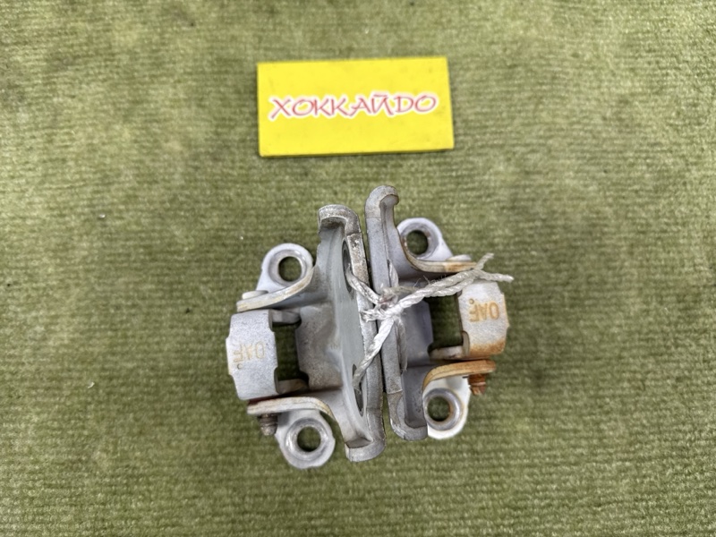 Петля двери Honda Torneo CF3 F18B 06.2000 передняя правая (б/у)