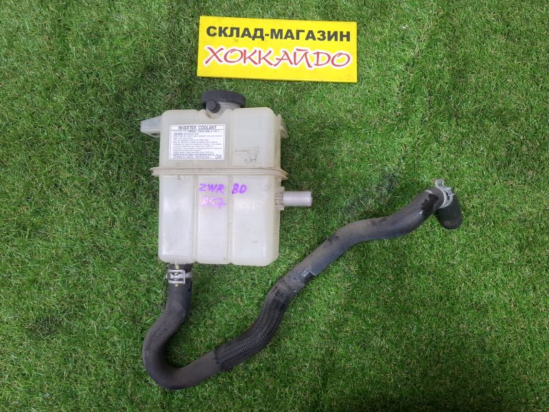 Бачок расширительный Toyota Esquire ZWR80G 2ZR-FXE 10.2014 (б/у)