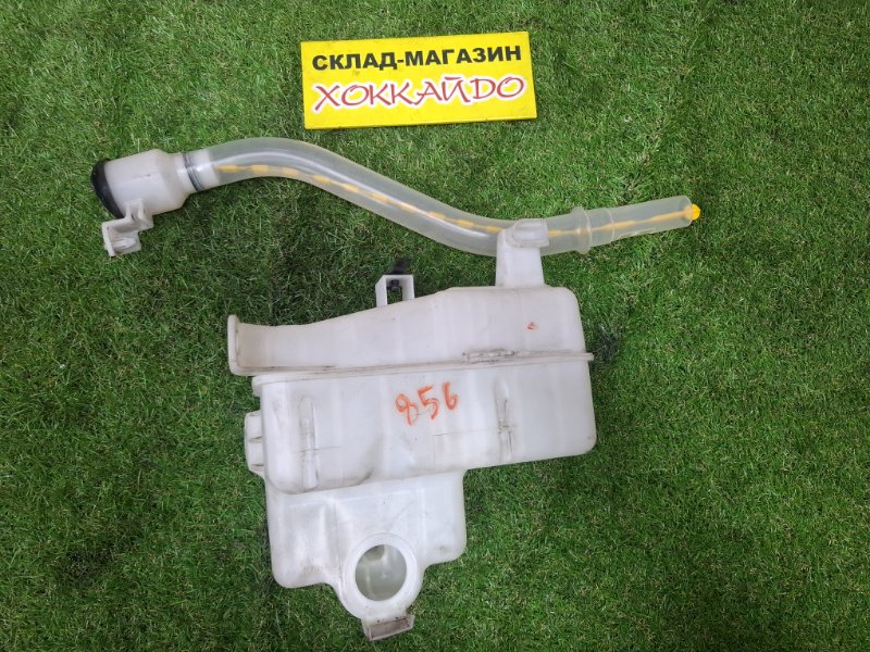 Бачок омывателя Toyota Noah ZRR85W 3ZR-FAE 01.2014 (б/у)