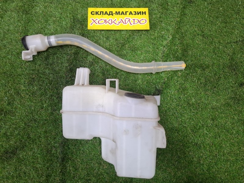 Бачок омывателя Toyota Esquire ZWR80G 2ZR-FXE 10.2014 (б/у)