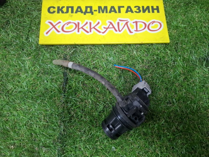 Мотор омывателя Toyota Wish ZNE10G 1ZZ-FE 09.2005 задний (б/у)