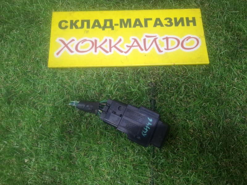 Кнопка аварийной остановки Toyota Hiace Regius KCH46G 1KZ-TE 04.1997 (б/у)