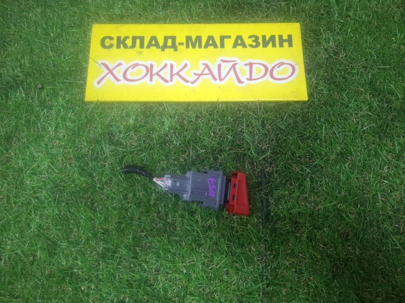 Кнопка аварийной остановки Toyota Esquire ZWR80G 2ZR-FXE 10.2014 (б/у)