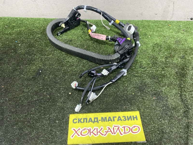 Электропроводка Toyota Esquire ZWR80G 2ZR-FXE 10.2014 задняя левая (б/у)