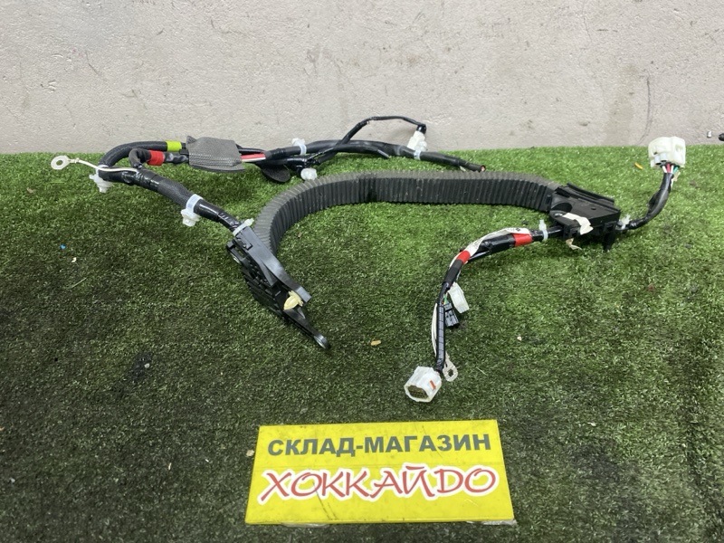 Электропроводка Toyota Esquire ZWR80G 2ZR-FXE 10.2014 задняя правая (б/у)