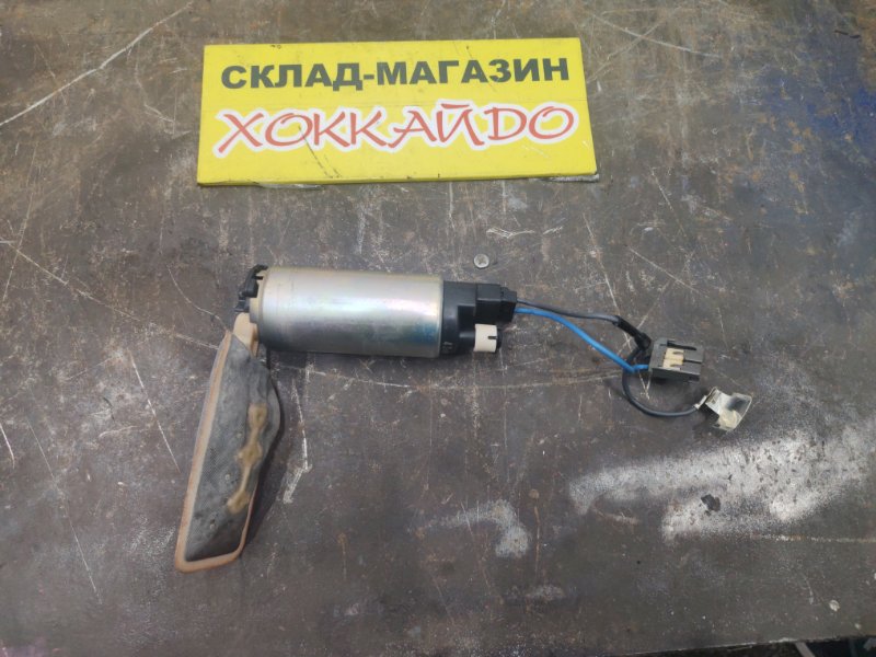 Насос топливный Toyota Corolla Fielder NZE124G 1NZ-FE 09.2002 (б/у)