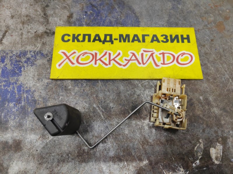 Датчик уровня топлива Toyota Noah AZR60G 1AZ-FSE 11.2001 (б/у)