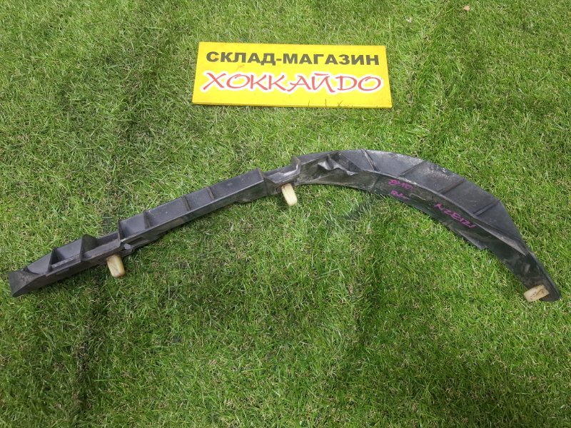 Клипса бампера Toyota Corolla Fielder NZE121G 1NZ-FE 09.2002 задняя левая (б/у)